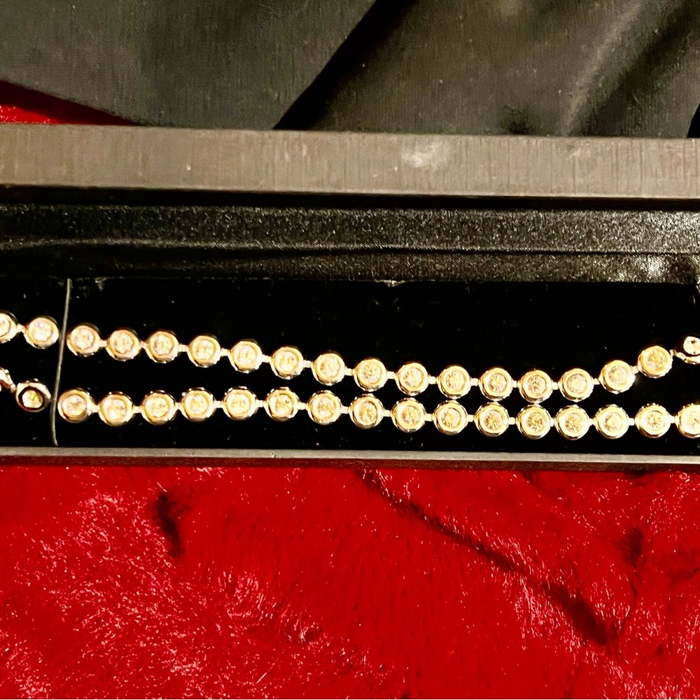 Elegant Women's Necklace bezel style